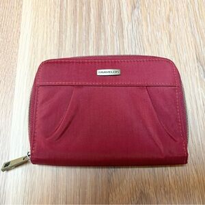 TRAVELON RFID BLOCKING PASSPORT ZIP WALLET